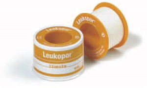 CEROTTO ADESIVO IPOALLERGENICO LEUKOPOR. SUPPORTO: TESSUTO NON TESSUTO BIANCO DI POLIESTERE E VISCOSA ADESIVO POLIACRILICO SENZA RESINE E GOMME NATURALI. 5X5CM MUTABILE - Pharmaleader
