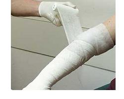 BENDA MEDICATA PRONTOZINK CUMAR IN GARZA IDROFILA CON OSSIDO DI ZINCO 10X500CM - Pharmaleader