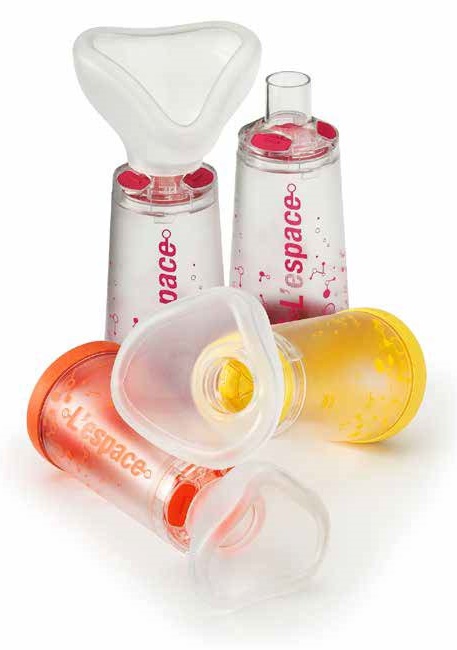 CAMERA DISTANZIATRICE PER EROGATORI SPRAY PREDOSATI L'ESPACE 220ML PEDIATRICO SPAZIO MORTO 49ML CON MASCHERA VALVOLA INSPIRAZIONE 2 VALVOLE ESPIRAZIONE CODICE COLORE GIALLO - Pharmaleader