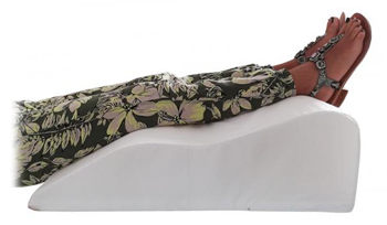 GAMBESANE SPECIALE CUSCINO SAGOMATO, RIVESTITO IN COTONE TRASPIRANTE. FAVORISCE IL DEFLUSSO DEL SANGUE MANTENENDO LE GAMBE IN POSIZIONE ELEVATA RISPETTO AL CUORE - Pharmaleader